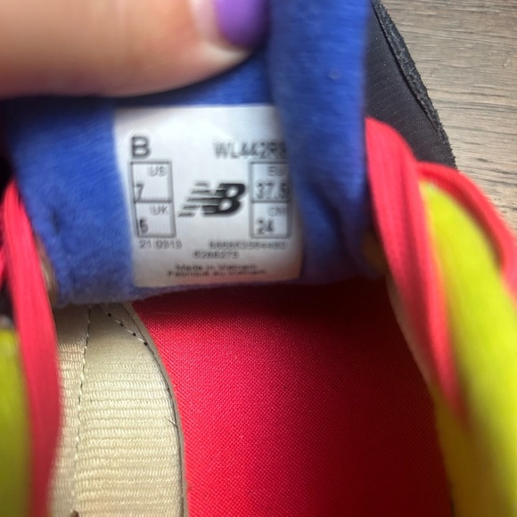 New Balance Tennis Shoes - Picture 2 of 3